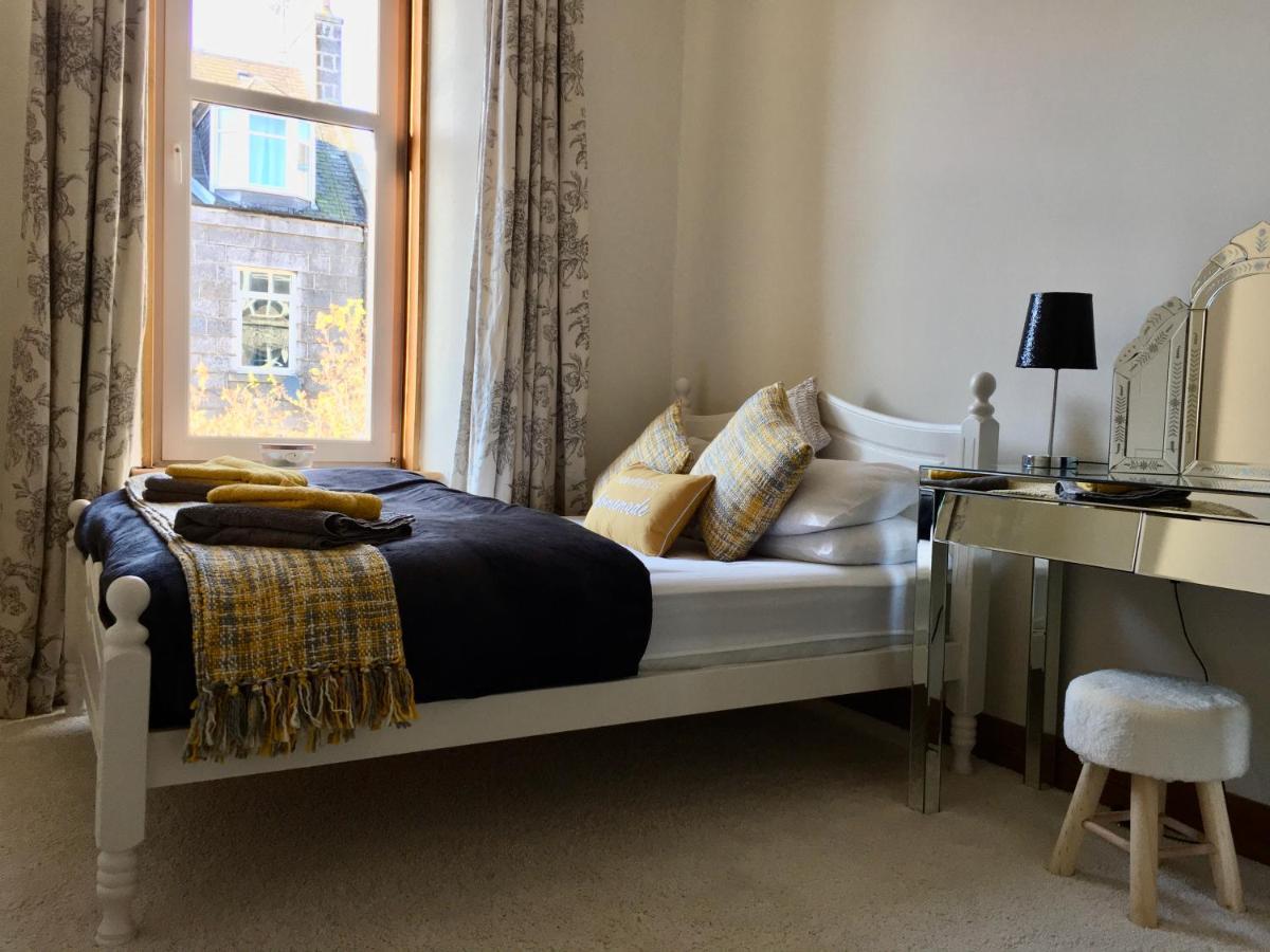 Cosy 2 Bedroom Central Apartment - Free Parking, Free Wifi Aberdeen Exterior foto