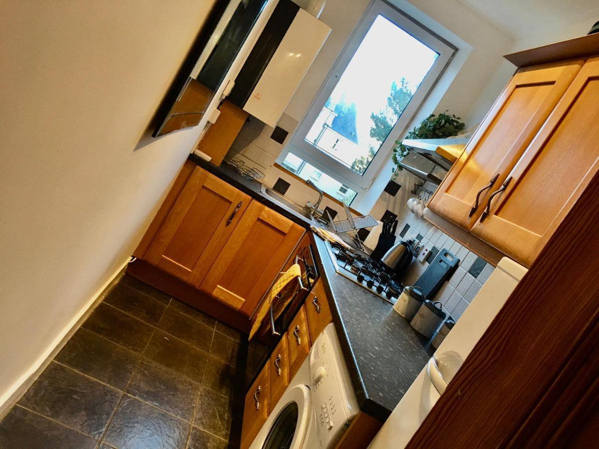 Cosy 2 Bedroom Central Apartment - Free Parking, Free Wifi Aberdeen Exterior foto